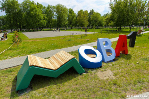 «МОВА» Бреста: на набережной Франциска Скорины устанавливают арт-инсталляцию