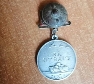 Найденную в Брестской области медаль «За отвагу» передадут в дар школьному музею