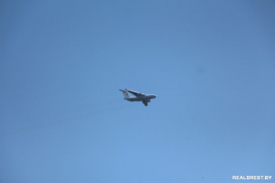 Один за одним: в небе над Брестом снова летают тяжёлые военно-транспортные самолёты Ил-76