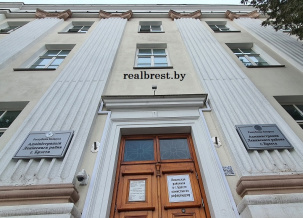 Куда отправляет QR-код на здании Администрации Ленинского района в Бресте?