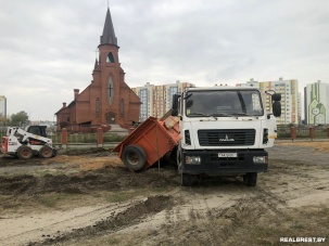 Новый способ выгрузки у автомобиля МАЗ или что-то пошло не так?