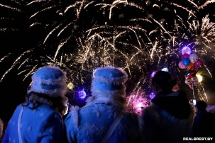 Состоялось открытие новогодней ёлки Ленинского района на Набережной Скорины