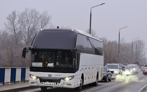 Из Польши в Беларусь большие очереди из автобусов. Узнали почему