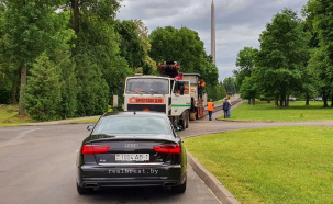 В Брестской крепости демонтируют старое дорожное покрытие