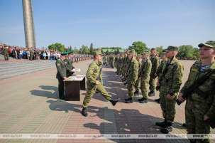 Более 200 пограничников-новобранцев приняли присягу в Брестской крепости